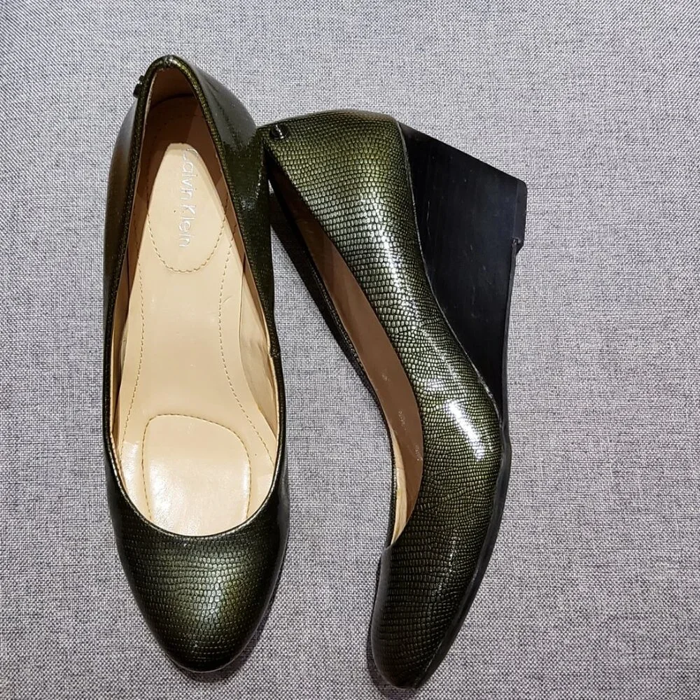 Calvin Klein Yana Wedges Pointy Shoes Size 6 Heel 2